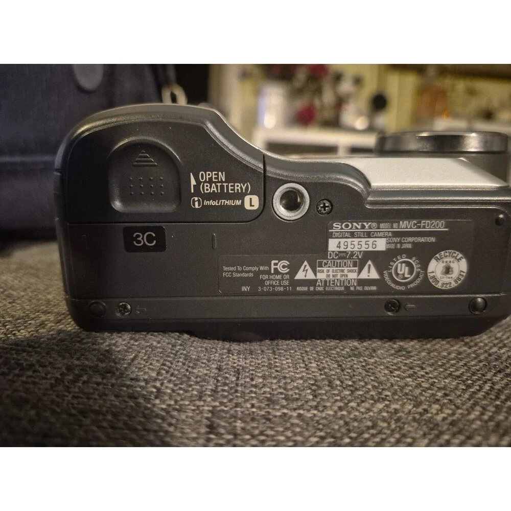 RARE VINTAGE Sony Mavica MVC FD200 2.0MP Vintage Digital Camera Dual Media +CASE